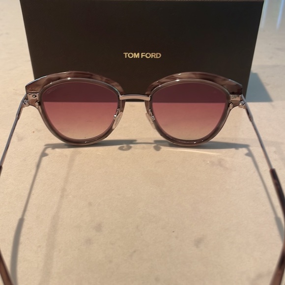 Tom Ford Women’s Sunglass - brown tortoise shell frames with silver arms - Picture 5 of 5
